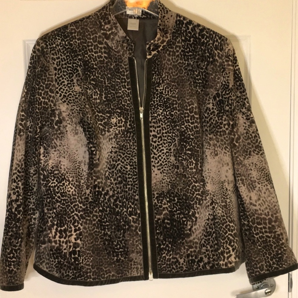 Super fun and trendy leopard print jacket.  Fully lined and mint condition! 18W